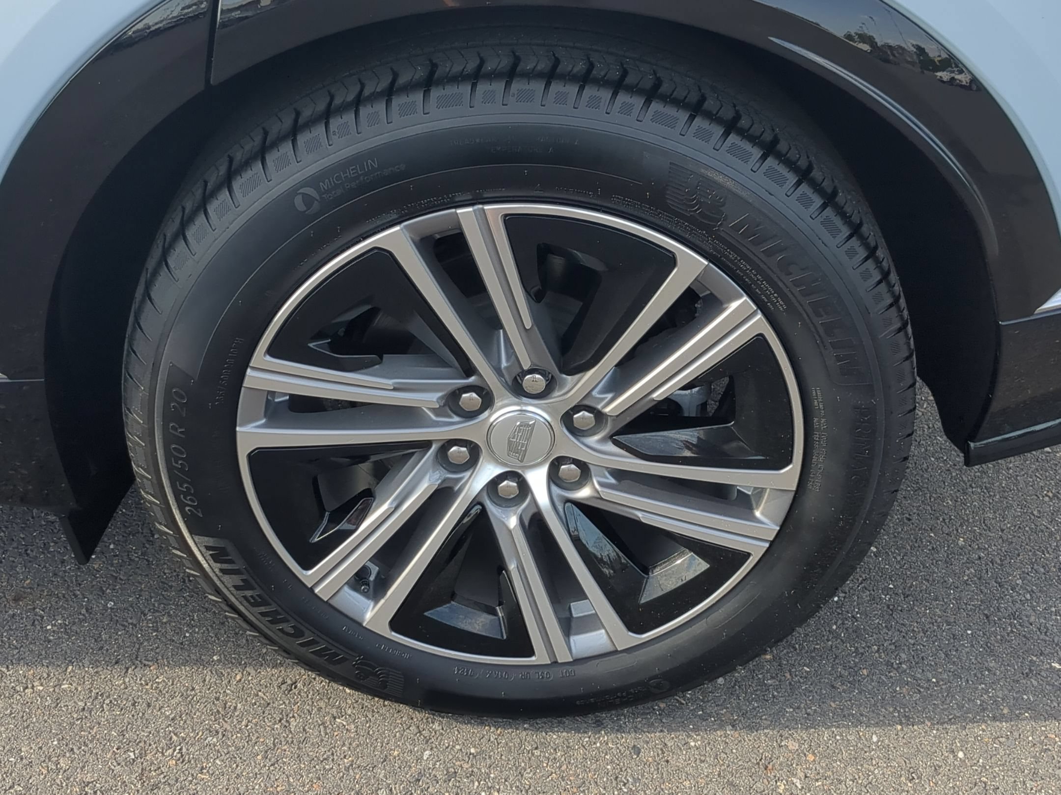 Certified 2024 Cadillac Lyriq Luxury AWD/4WD image 32