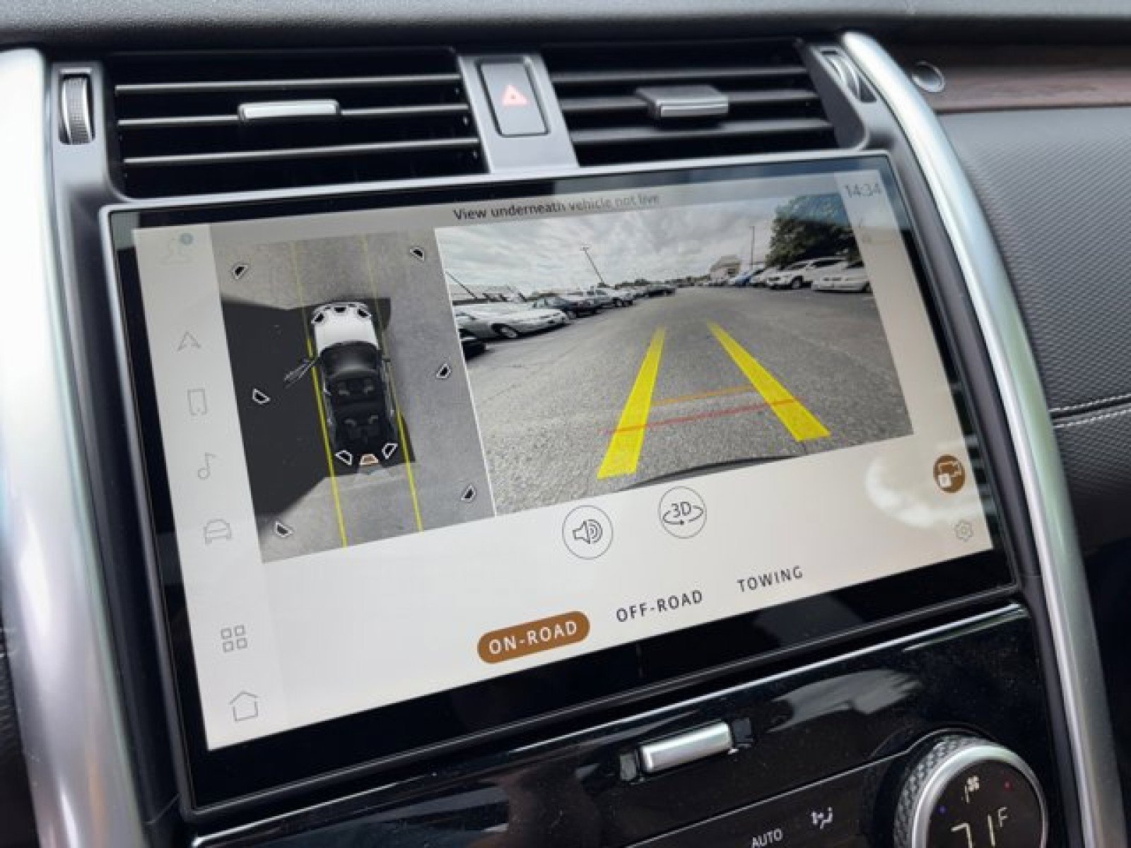 New 2025 Land Rover Discovery Dynamic SE image 17