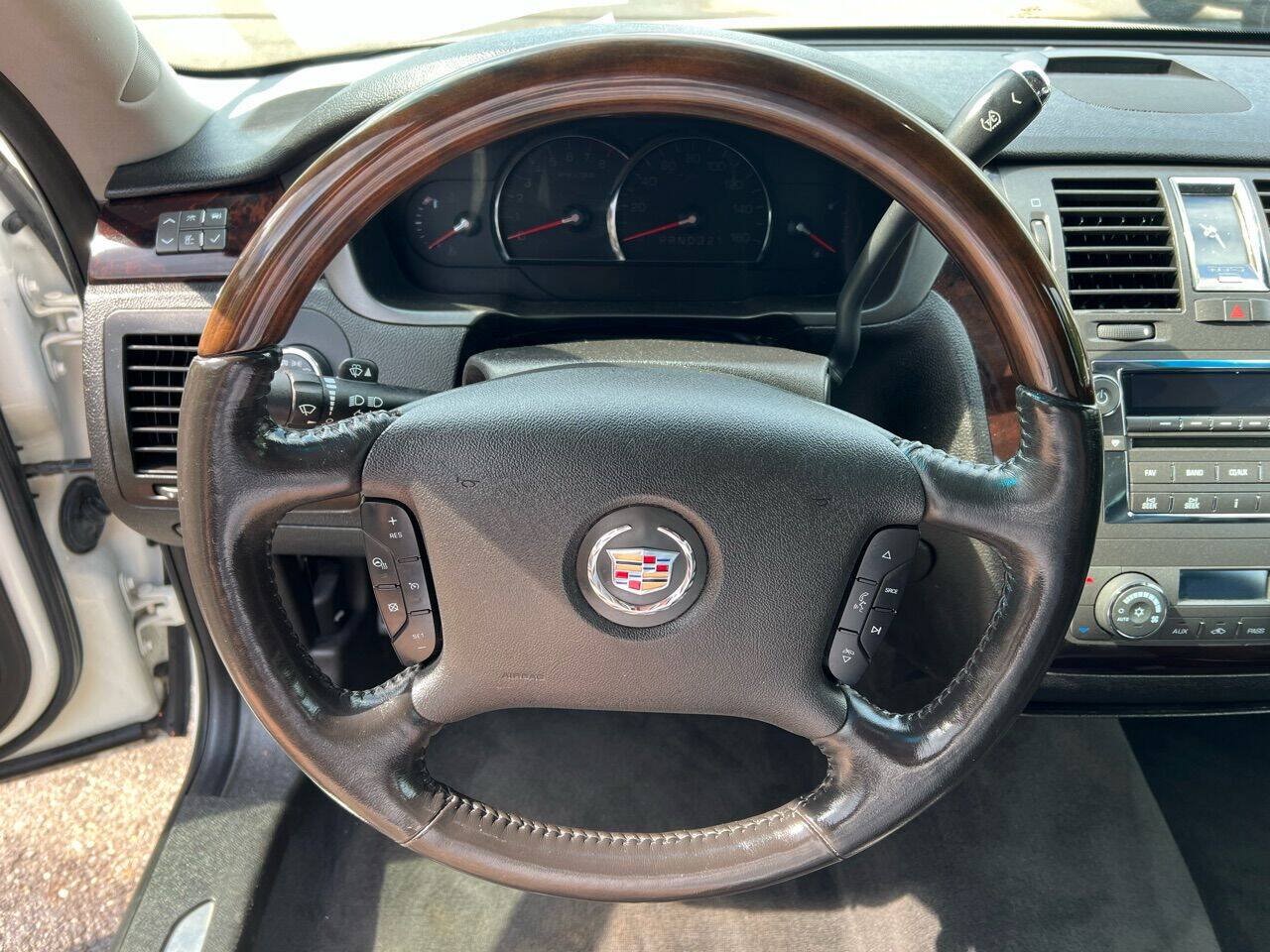 Used 2011 Cadillac DTS Luxury FWD image 12