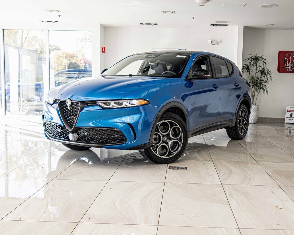 New 2025 Alfa Romeo Tonale w/ Premium Package AWD/4WD image 1