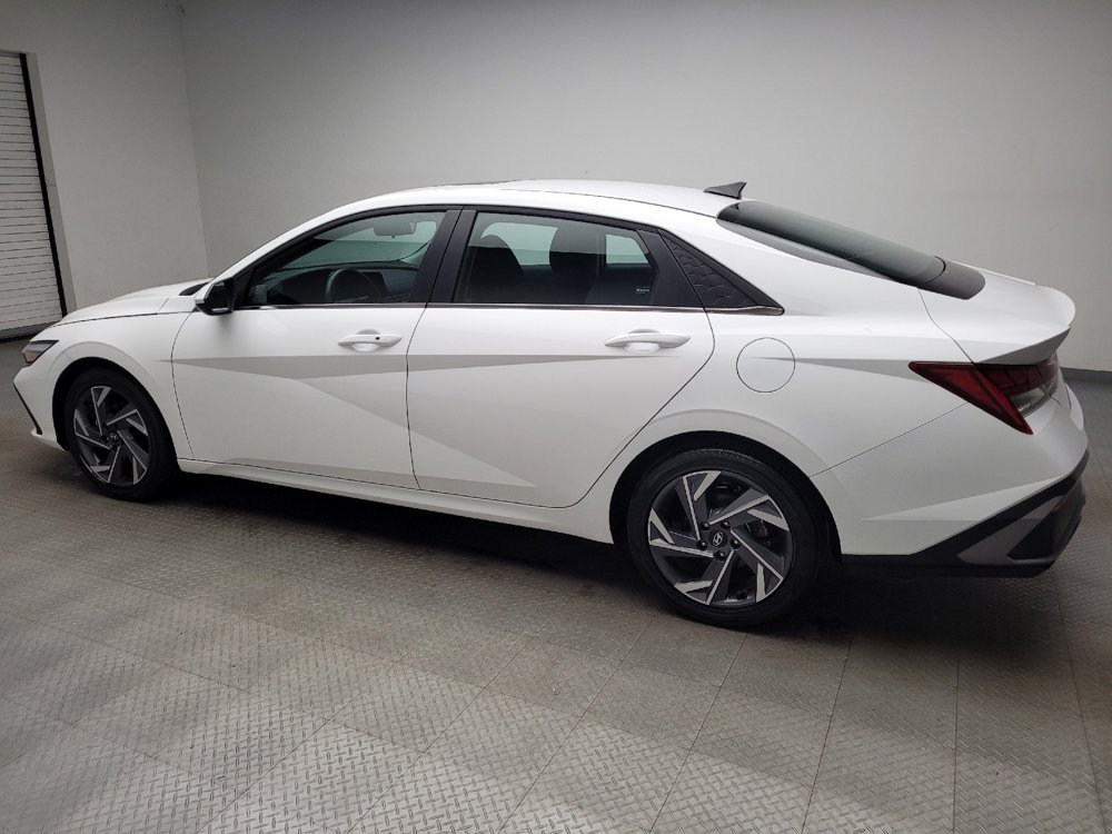 Used 2025 Hyundai Elantra SEL FWD image 3