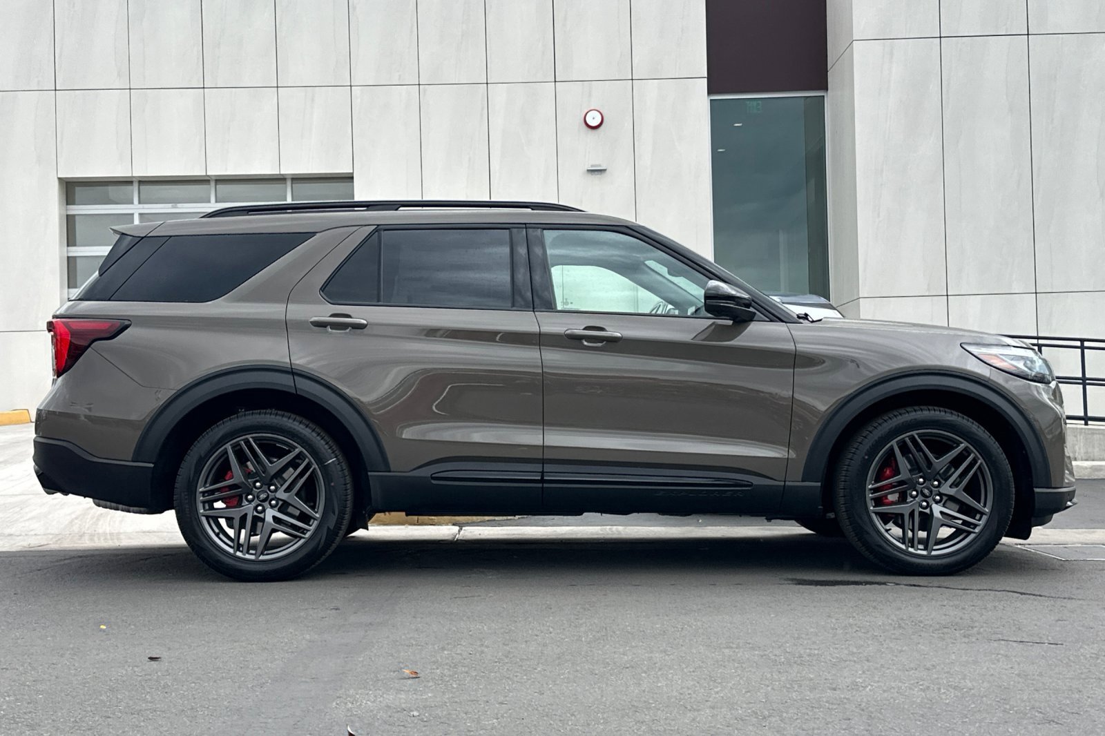 New 2026 Ford Explorer ST w/ Sun And Sound Package image 2