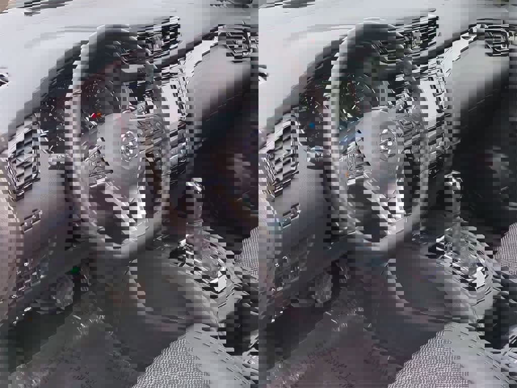 Used 2022 Nissan Rogue Sport SV w/ Technology Package image 2