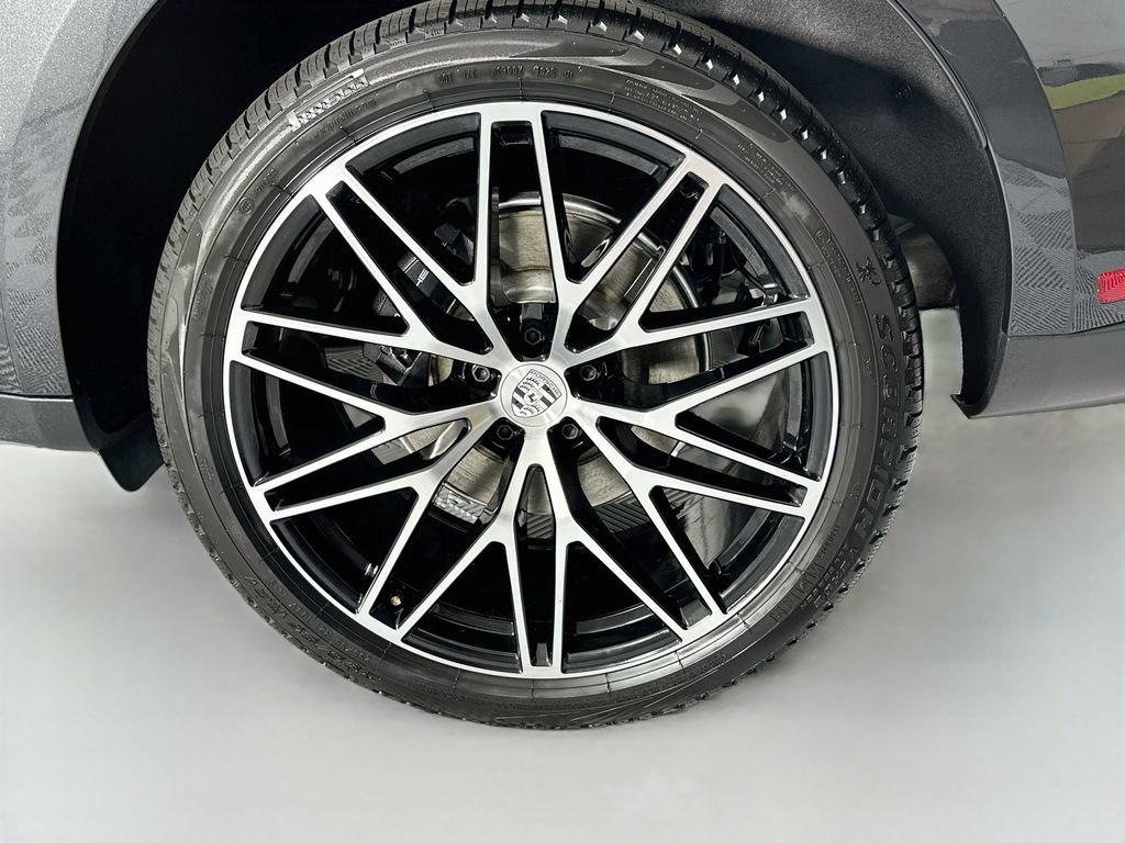 New 2026 Porsche Macan AWD/4WD image 33