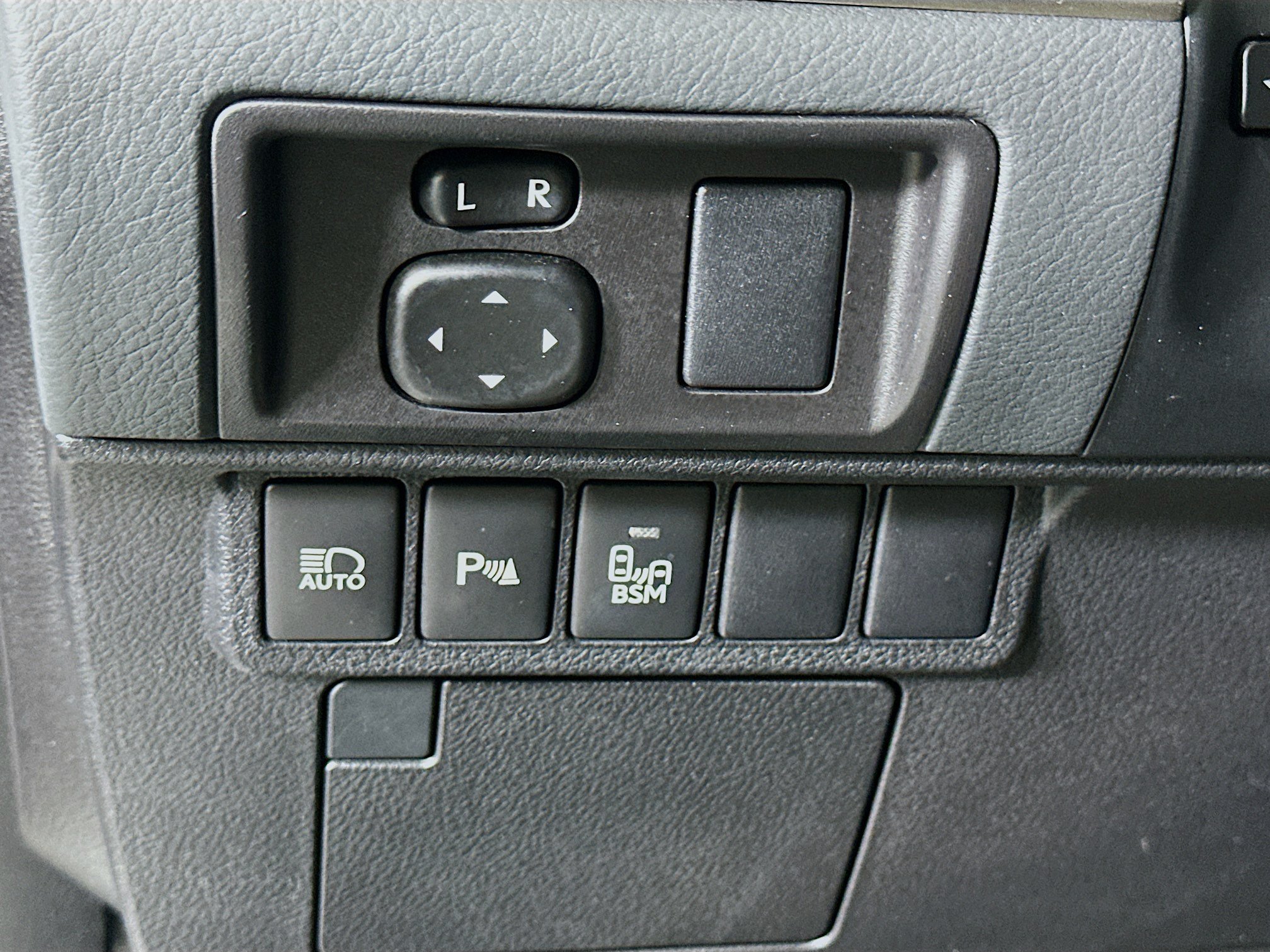 Used 2018 Lexus ES 350 w/ Luxury Package w/Wood Trim FWD image 17