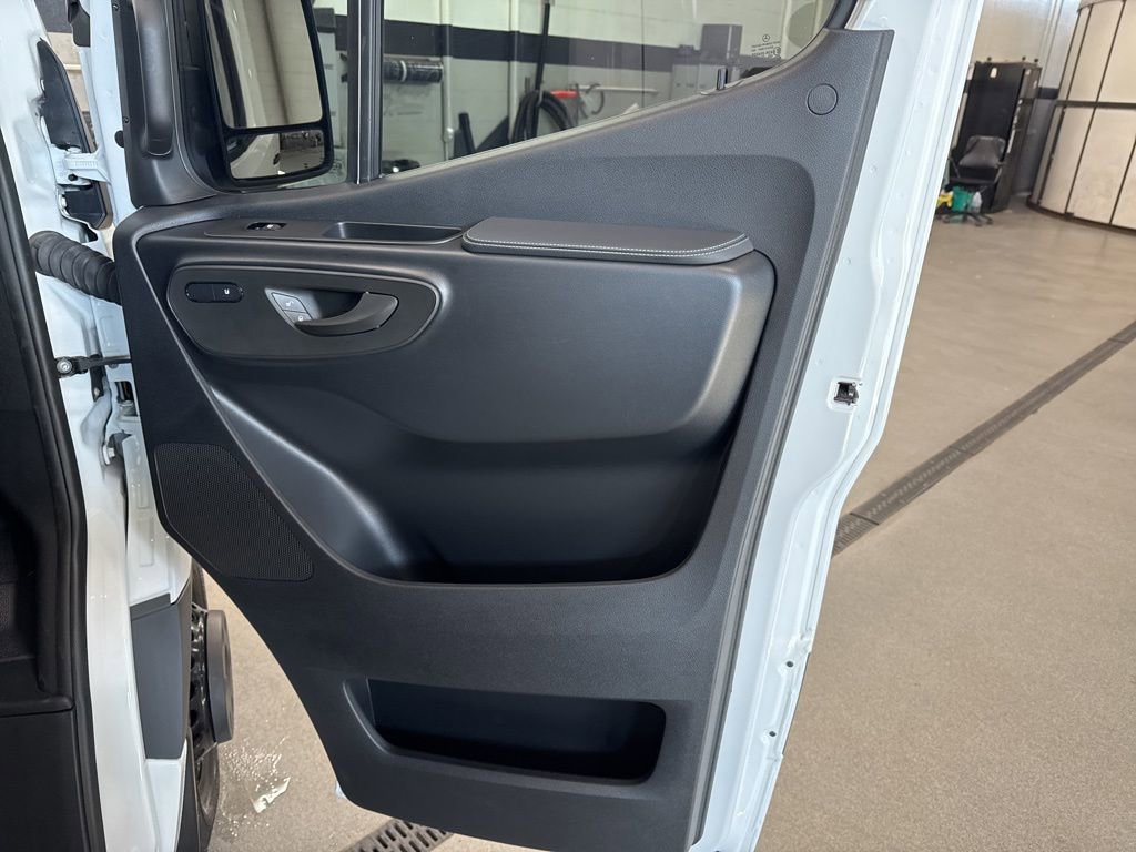 Used 2025 Mercedes-Benz Sprinter 3500 image 17