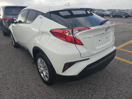 Used 2020 Toyota C-HR LE image 3