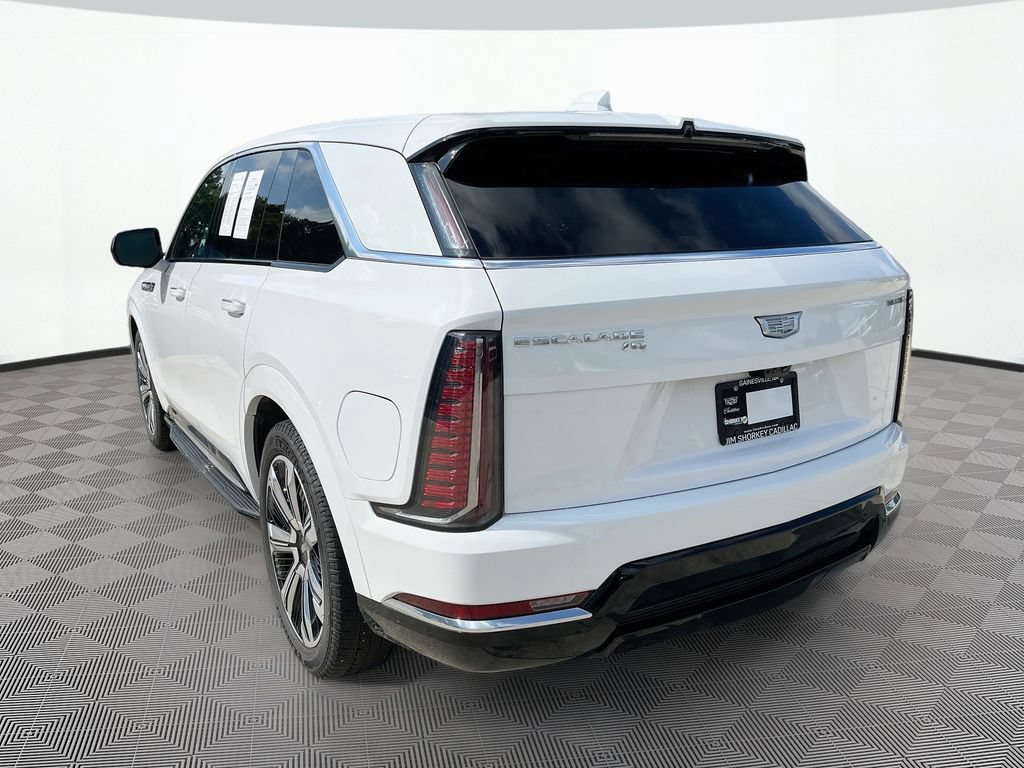 Certified 2025 Cadillac Escalade IQ Luxury 2 w/ LPO, Premium Carpet Package AWD/4WD image 8