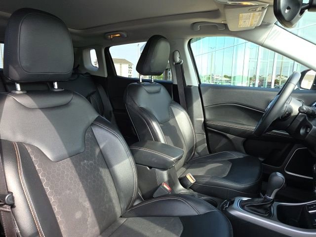 Used 2017 Jeep Compass Latitude w/ Popular Equipment Group FWD image 18