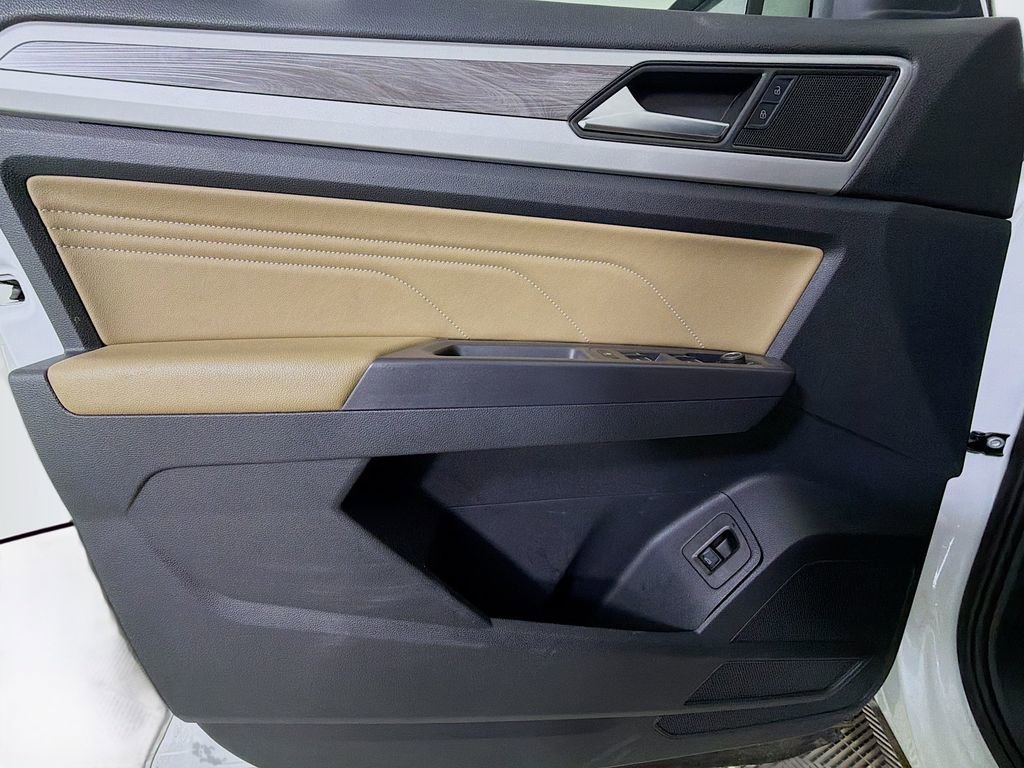 Used 2021 Volkswagen Atlas Cross Sport SE image 34