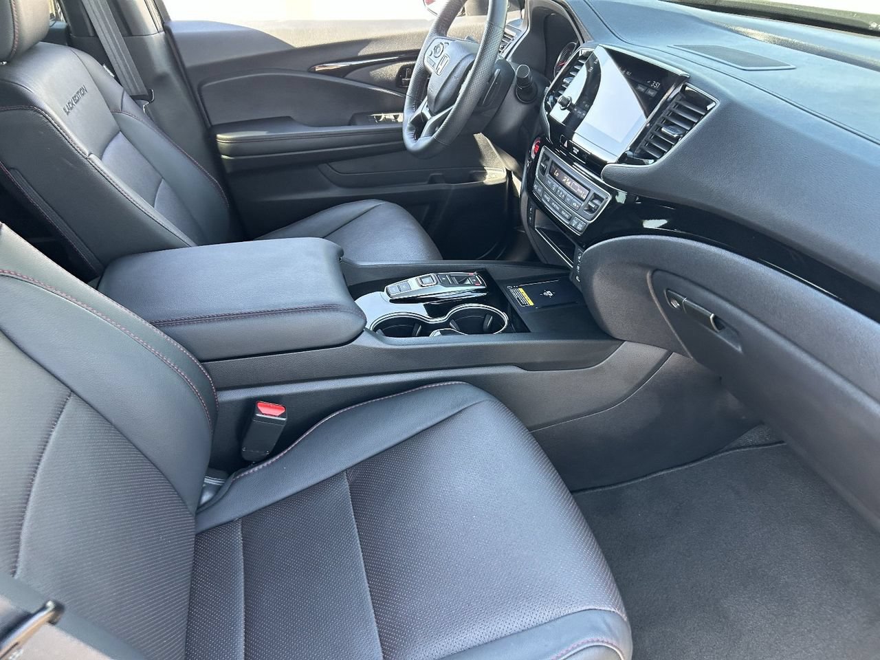 Used 2025 Honda Passport Black Edition image 12