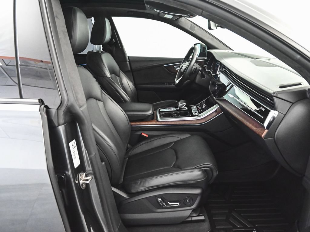 Used 2020 Audi Q8 Prestige AWD/4WD image 39