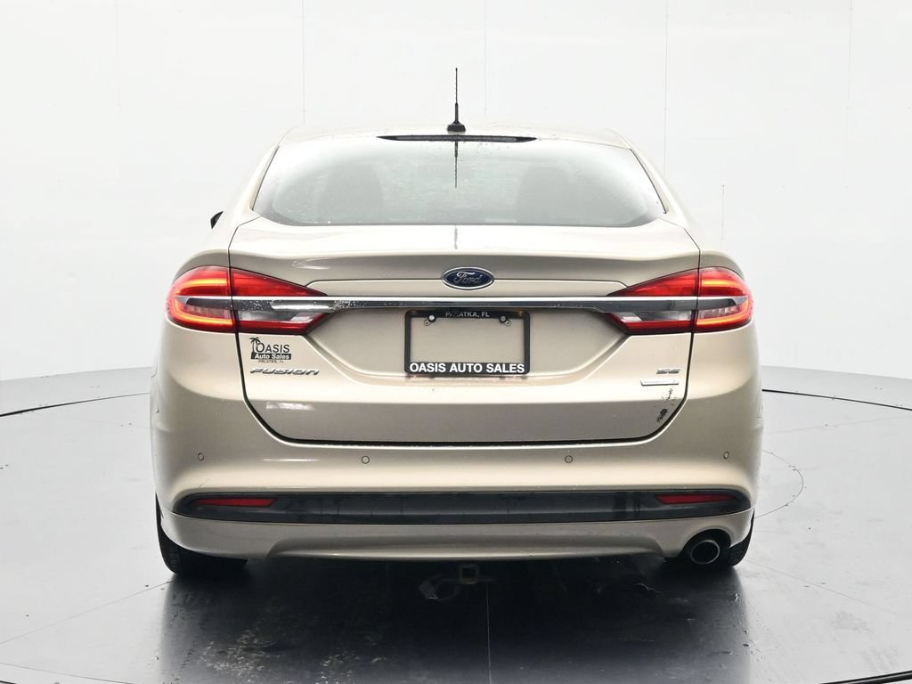Used 2018 Ford Fusion SE w/ Fusion SE Technology Package FWD image 6