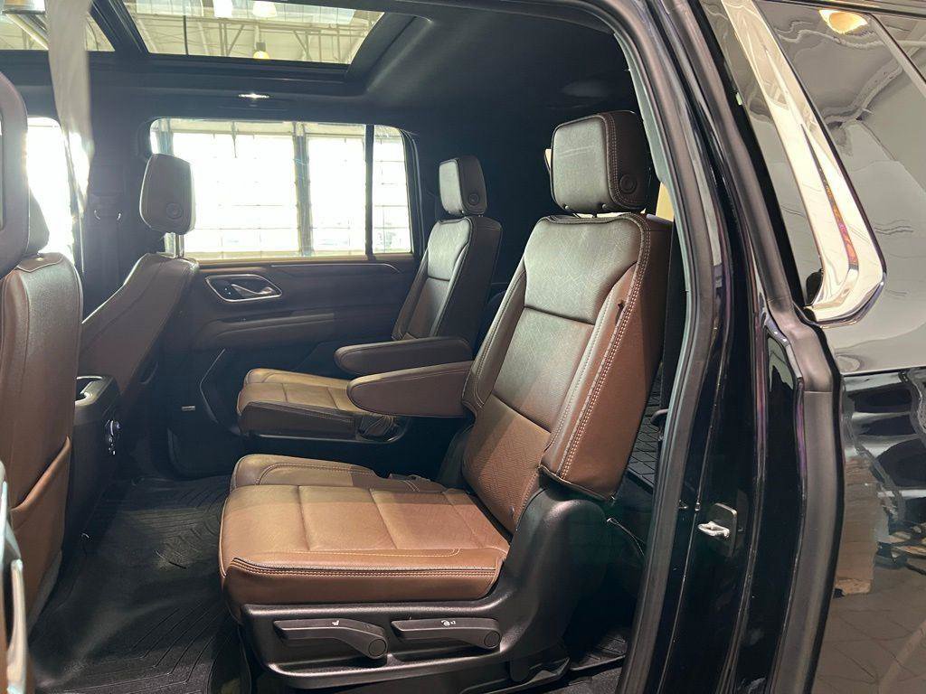 Used 2024 Chevrolet Suburban High Country AWD/4WD image 24