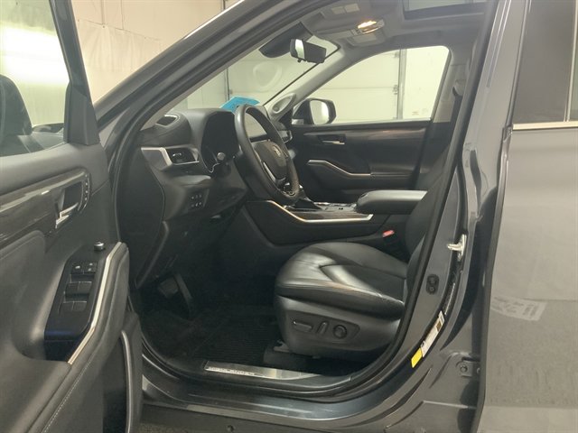 Used 2020 Toyota Highlander Platinum AWD/4WD image 13
