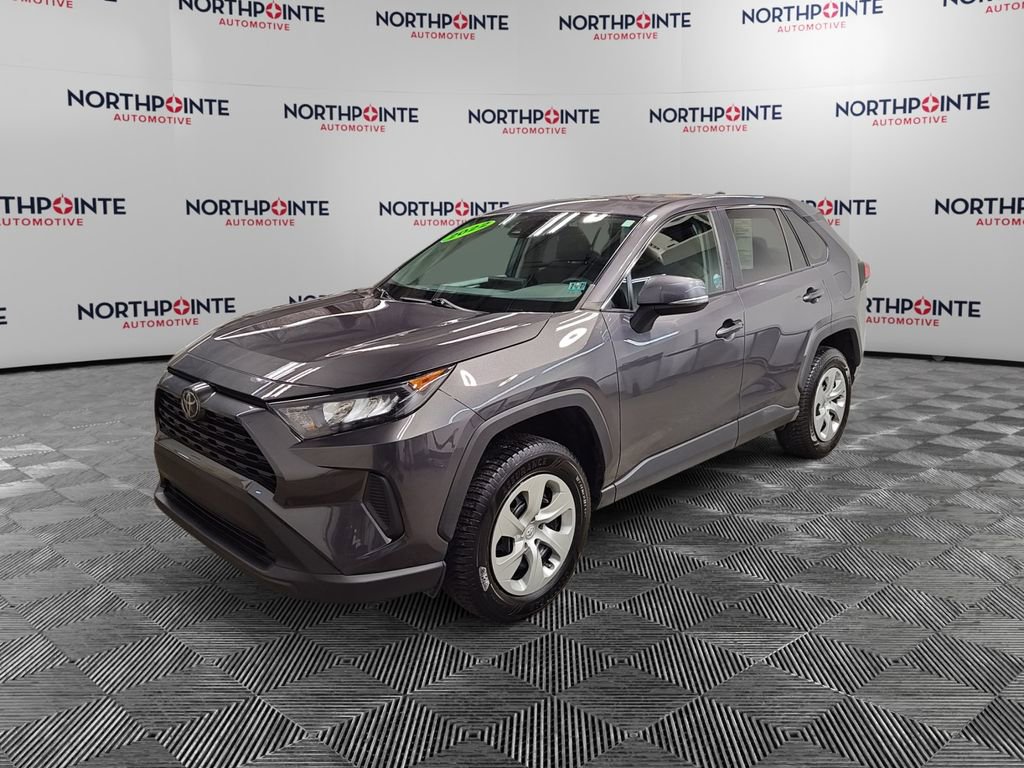 Used 2022 Toyota RAV4 LE image 2