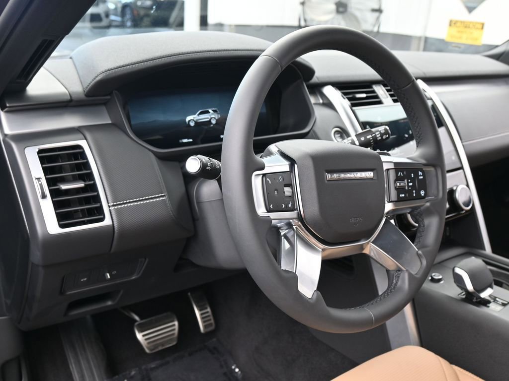 Used 2026 Land Rover Discovery Limited Edition image 17