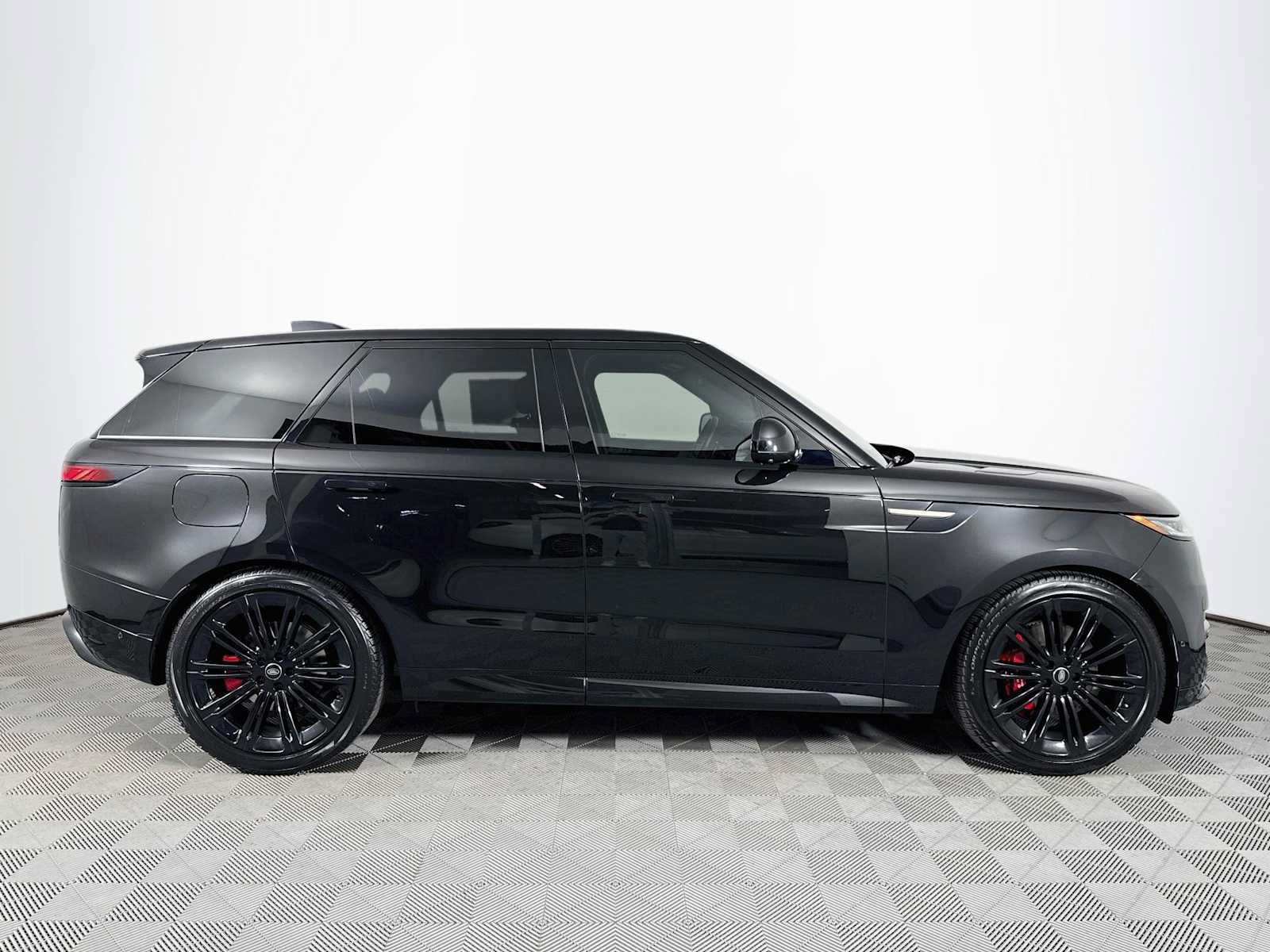 Used 2024 Land Rover Range Rover Sport Dynamic SE AWD/4WD image 4
