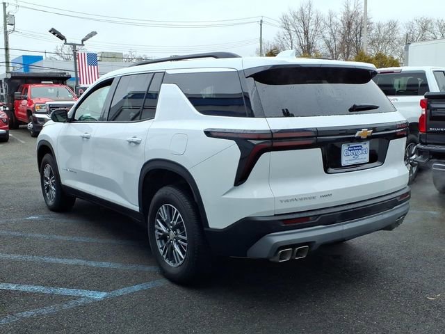 Used 2026 Chevrolet Traverse LT image 4
