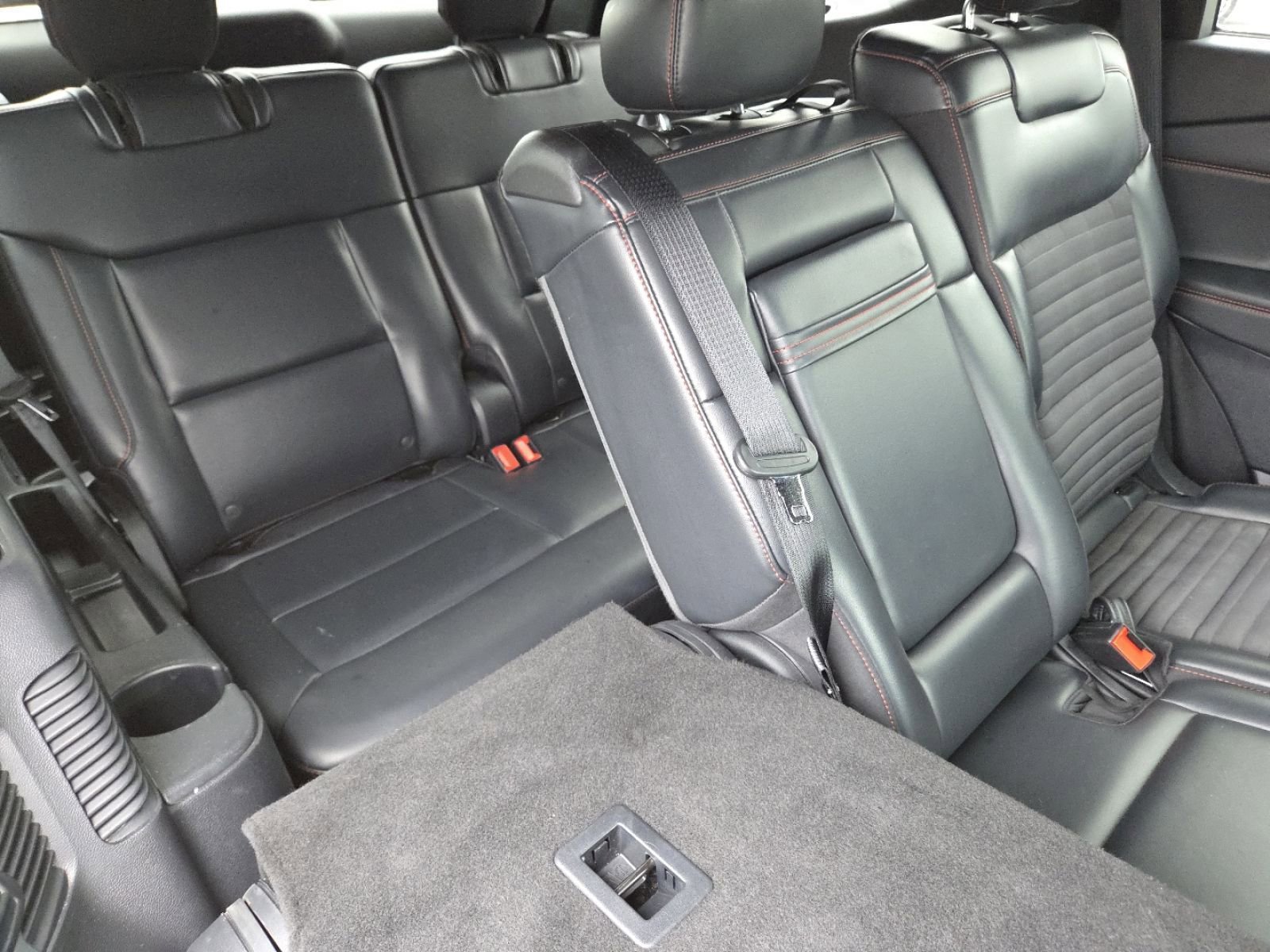 Used 2025 Ford Explorer ST-Line w/ ST-Line Street Pack AWD/4WD image 23