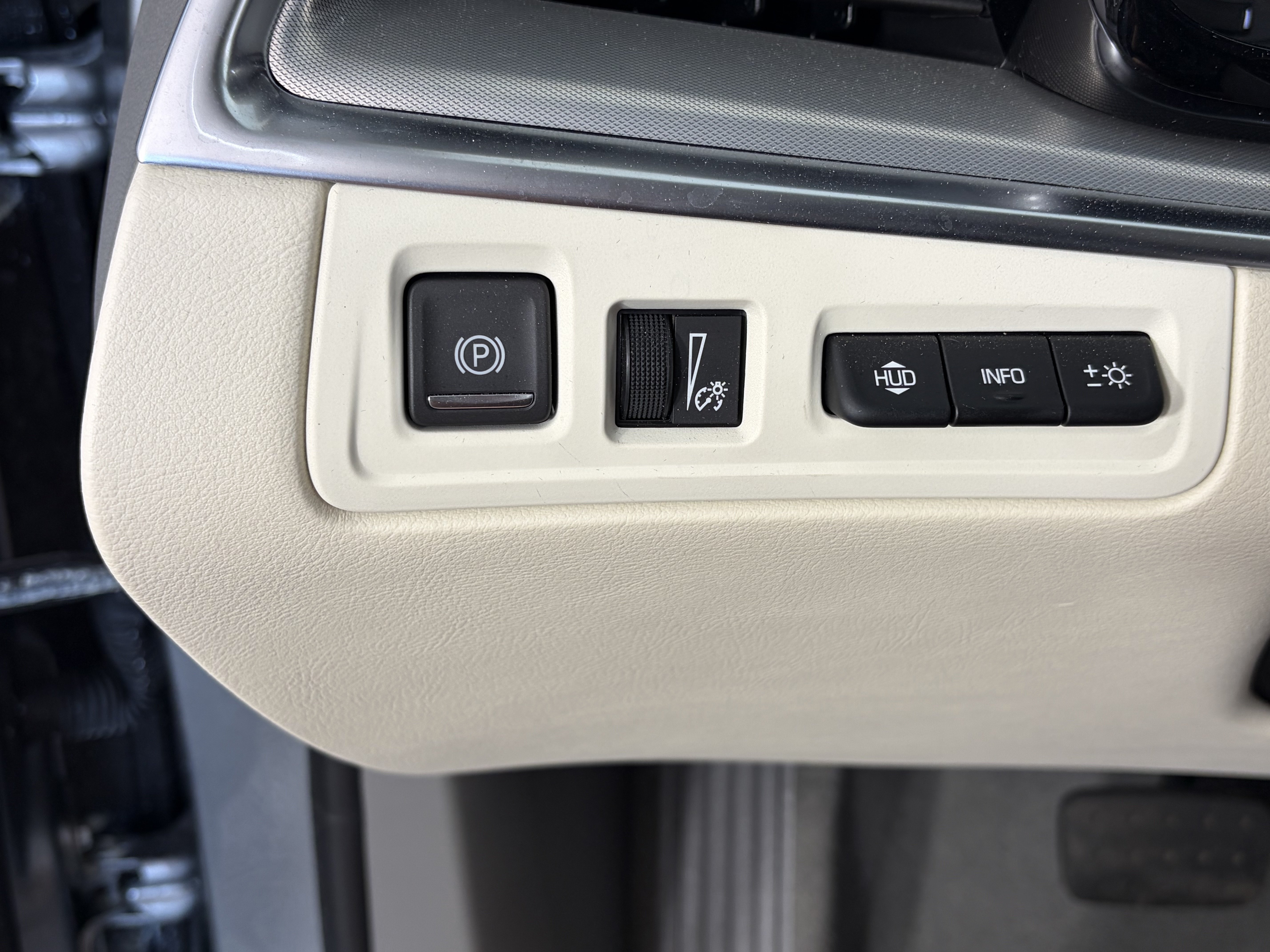 Certified 2024 Cadillac XT5 Premium Luxury w/ Technology Package AWD/4WD image 32
