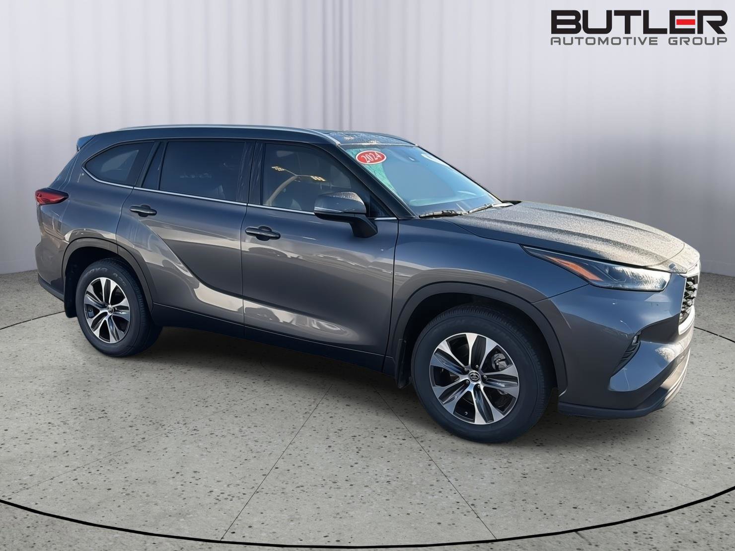 Certified 2024 Toyota Highlander XLE FWD image 7