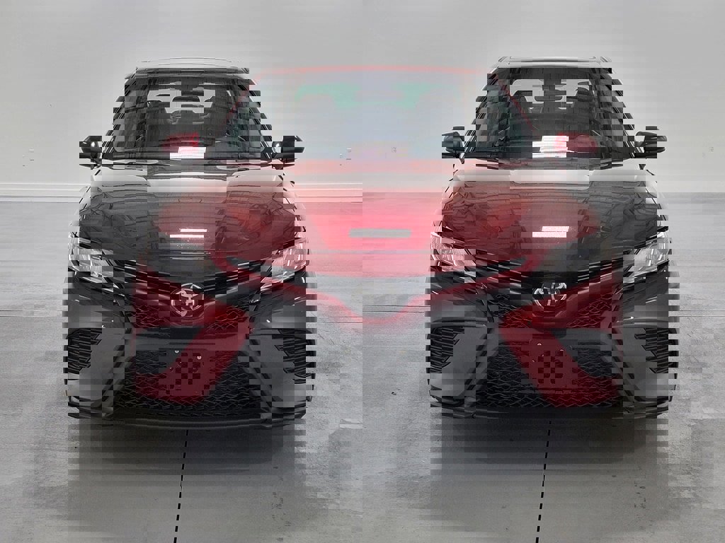 Used 2018 Toyota Camry SE w/ Moonroof Package image 3