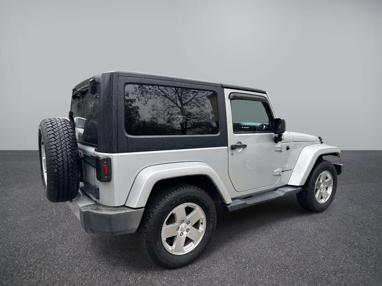 Used 2012 Jeep Wrangler Sahara image 2