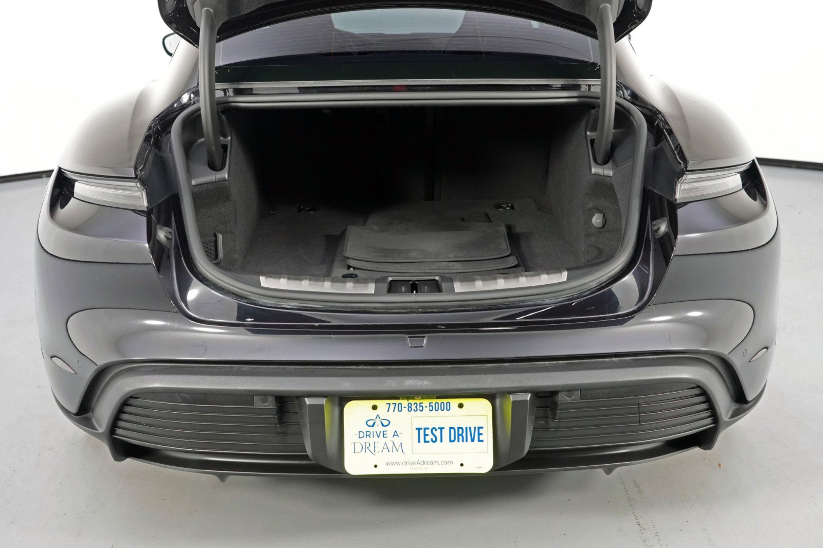 Used 2023 Porsche Taycan 4S w/ Premium Package image 8