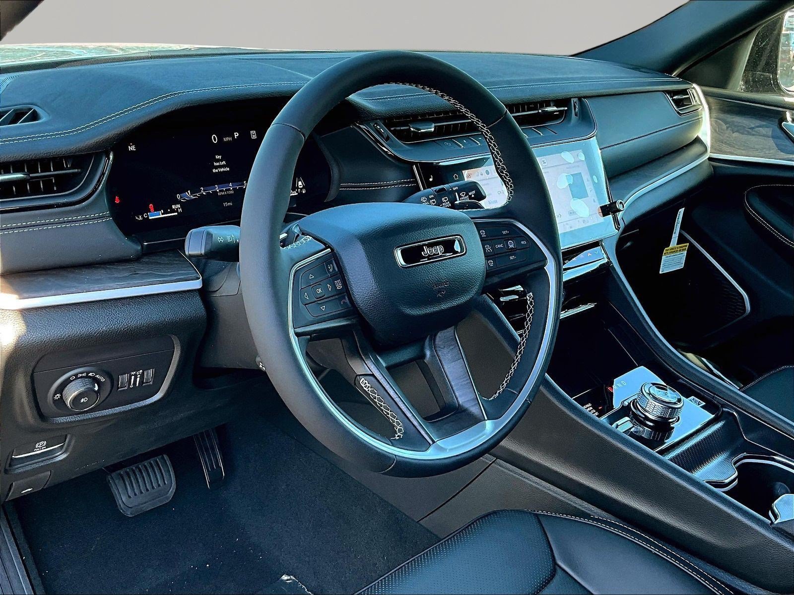New 2027 Jeep Grand Cherokee Limited AWD/4WD image 16