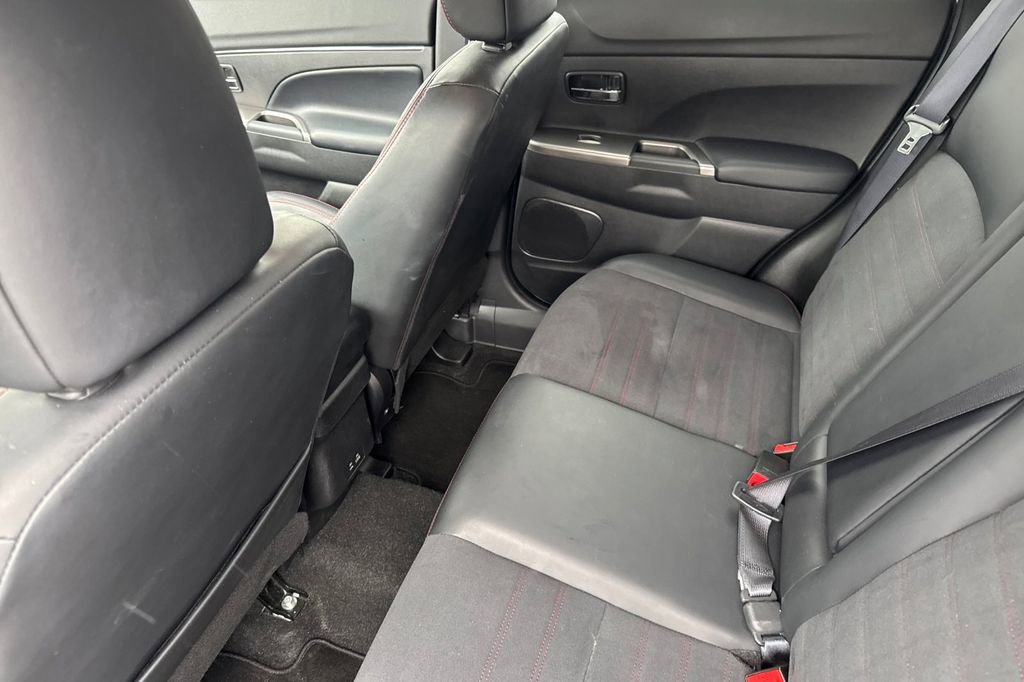 Used 2025 Mitsubishi Outlander Sport SE AWD/4WD image 12