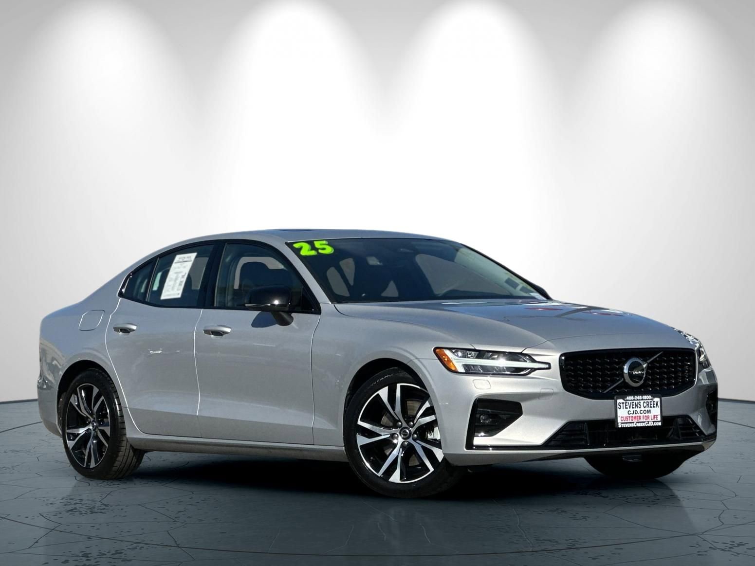 Used 2025 Volvo S60 B5 Core image 2
