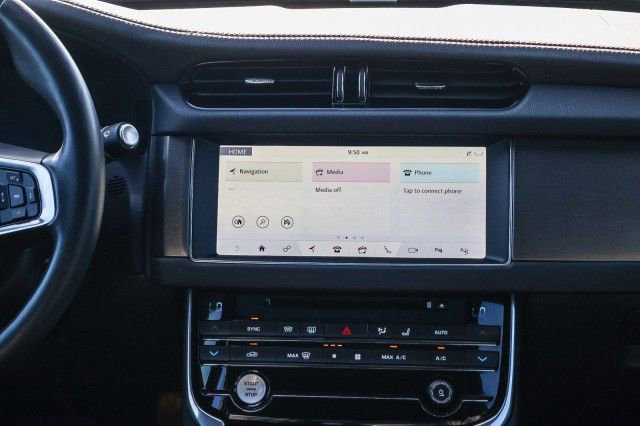 Used 2018 Jaguar XF S image 27