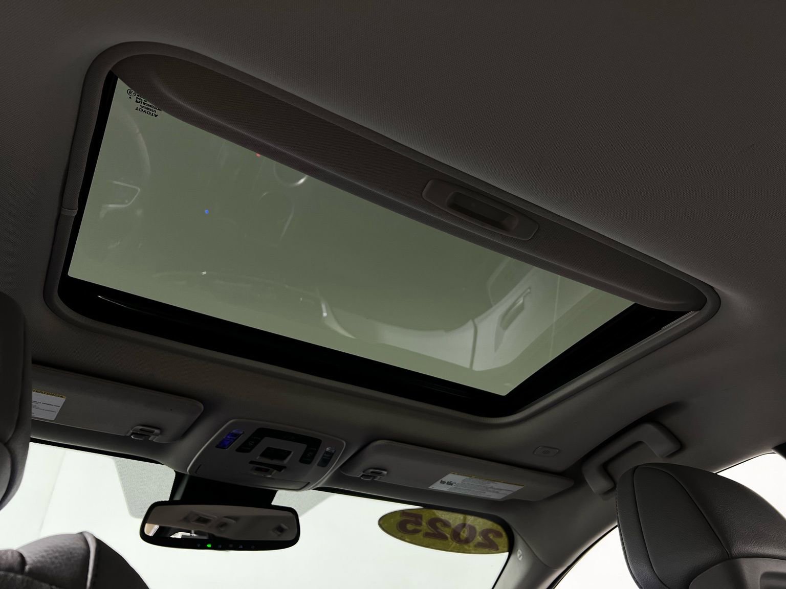 Used 2025 Toyota Sienna XLE w/ XLE Plus Package image 27