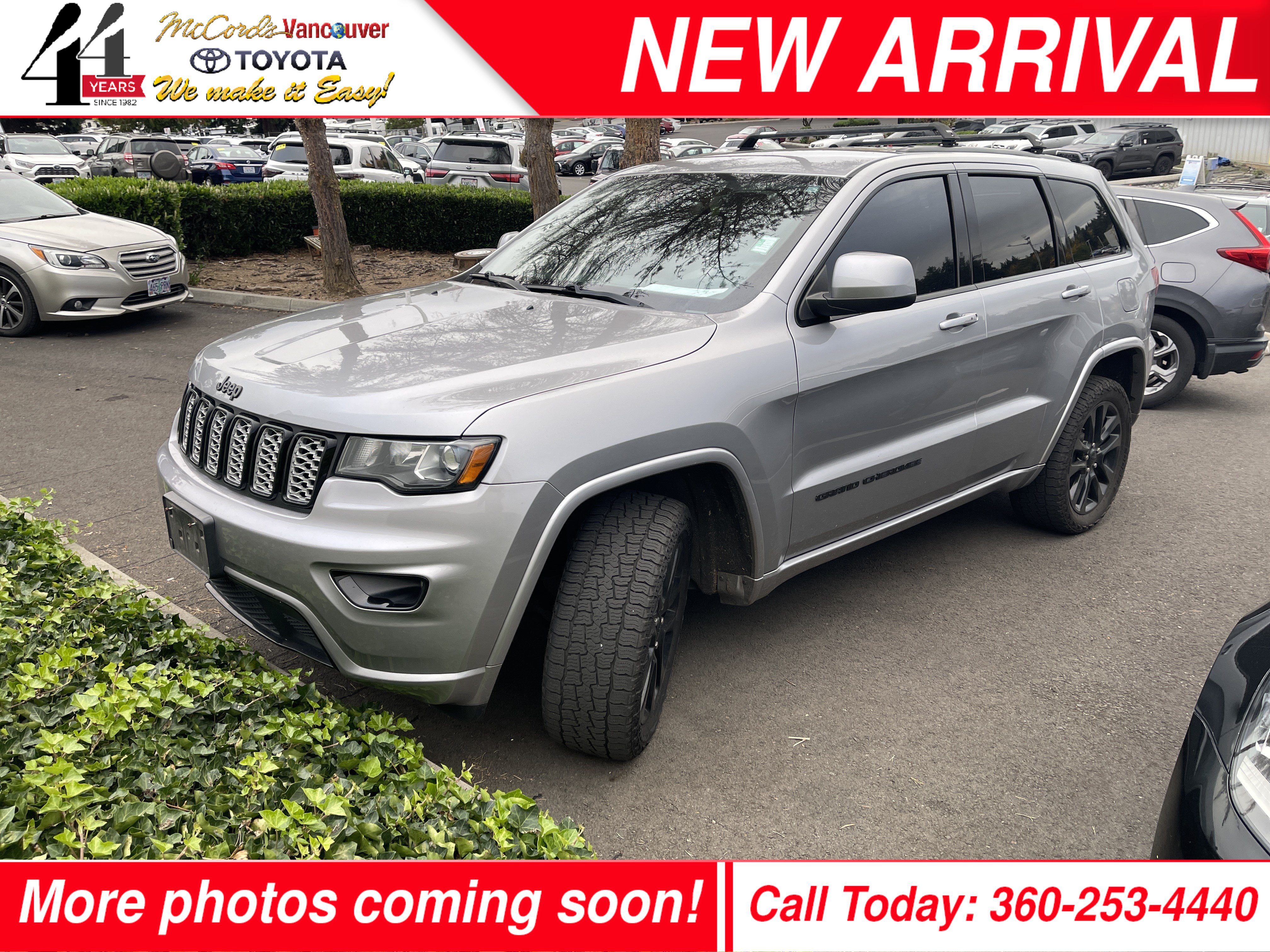 Used 2017 Jeep Grand Cherokee Altitude AWD/4WD image 1