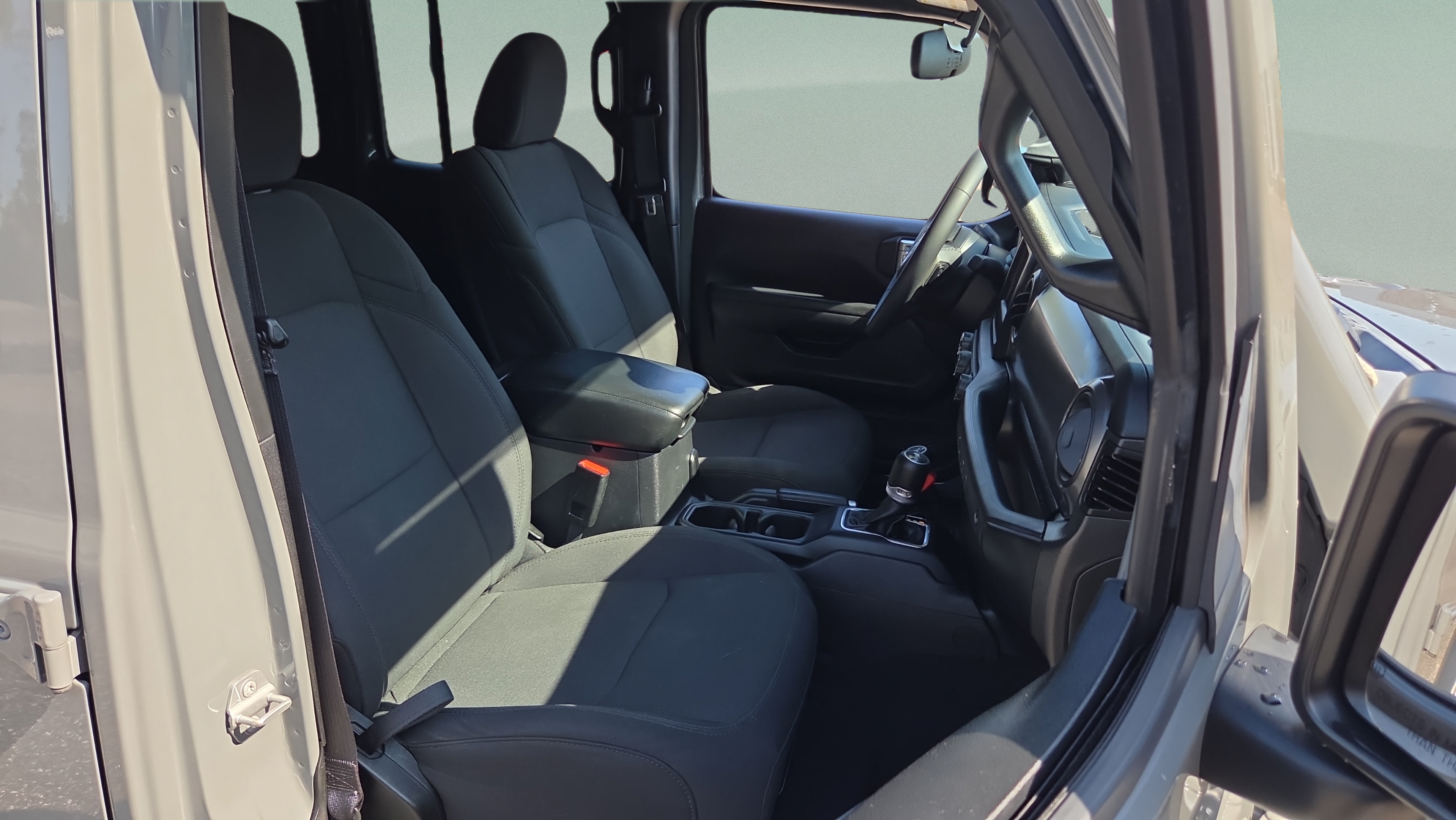 Used 2023 Jeep Wrangler Unlimited Sport AWD/4WD image 15
