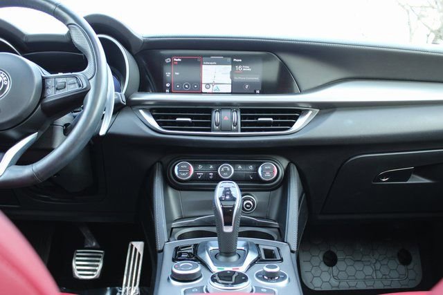Used 2024 Alfa Romeo Stelvio Veloce image 18