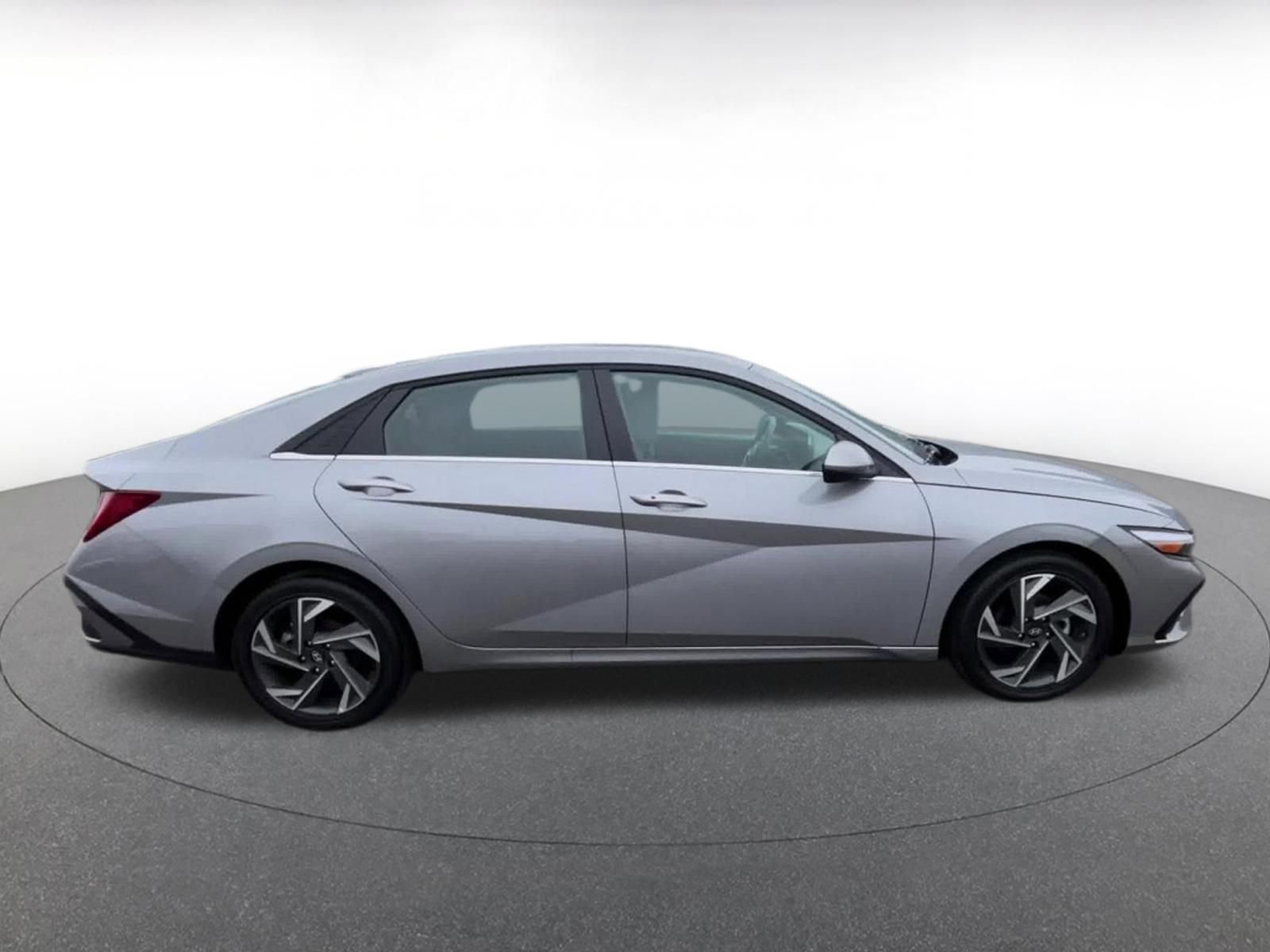 Used 2025 Hyundai Elantra SEL image 16