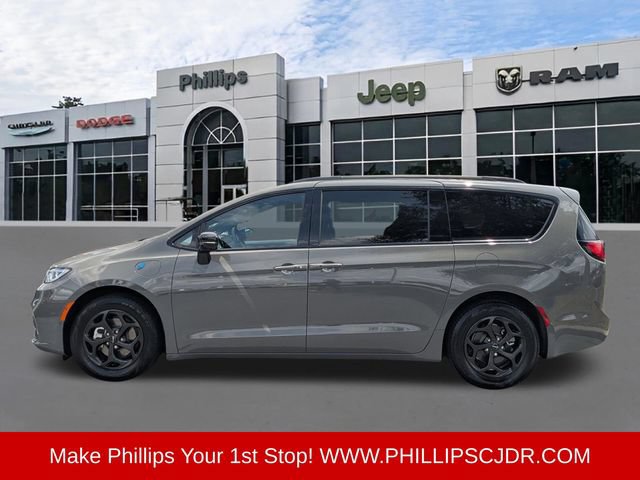Used 2025 Chrysler Pacifica Premium FWD image 6