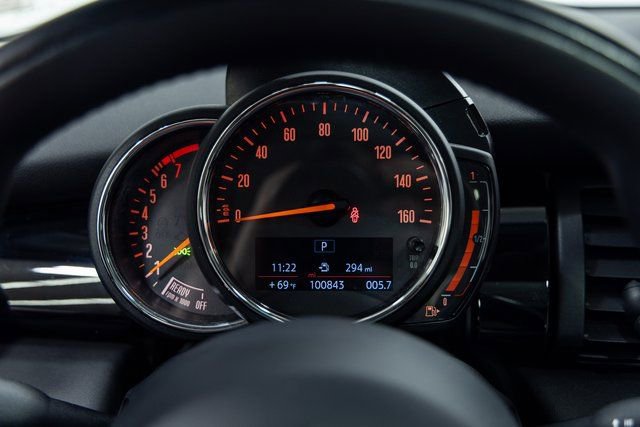 Used 2021 MINI Cooper 4-Door Hardtop image 2