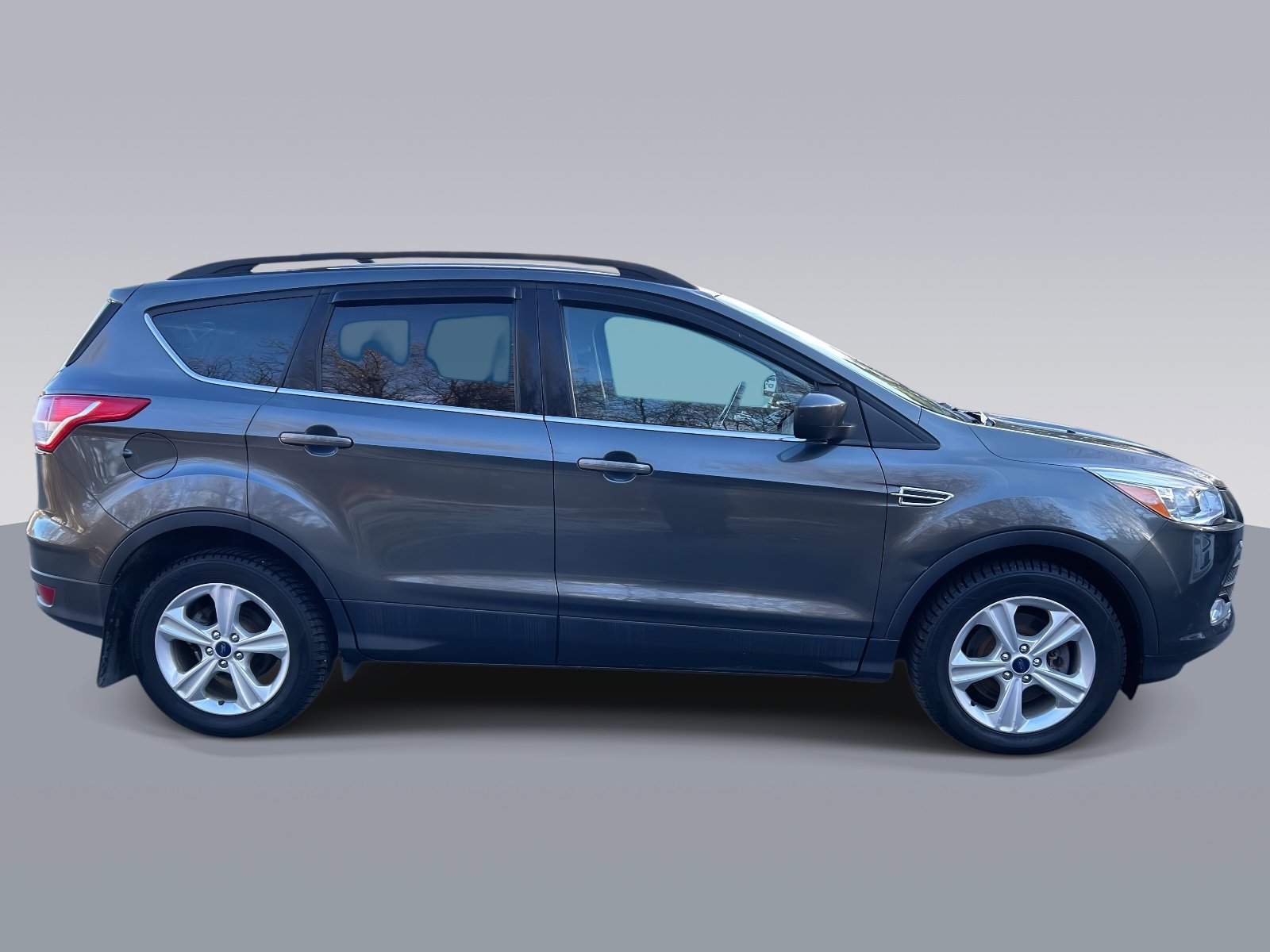 Used 2016 Ford Escape SE w/ Equipment Group 201A image 2