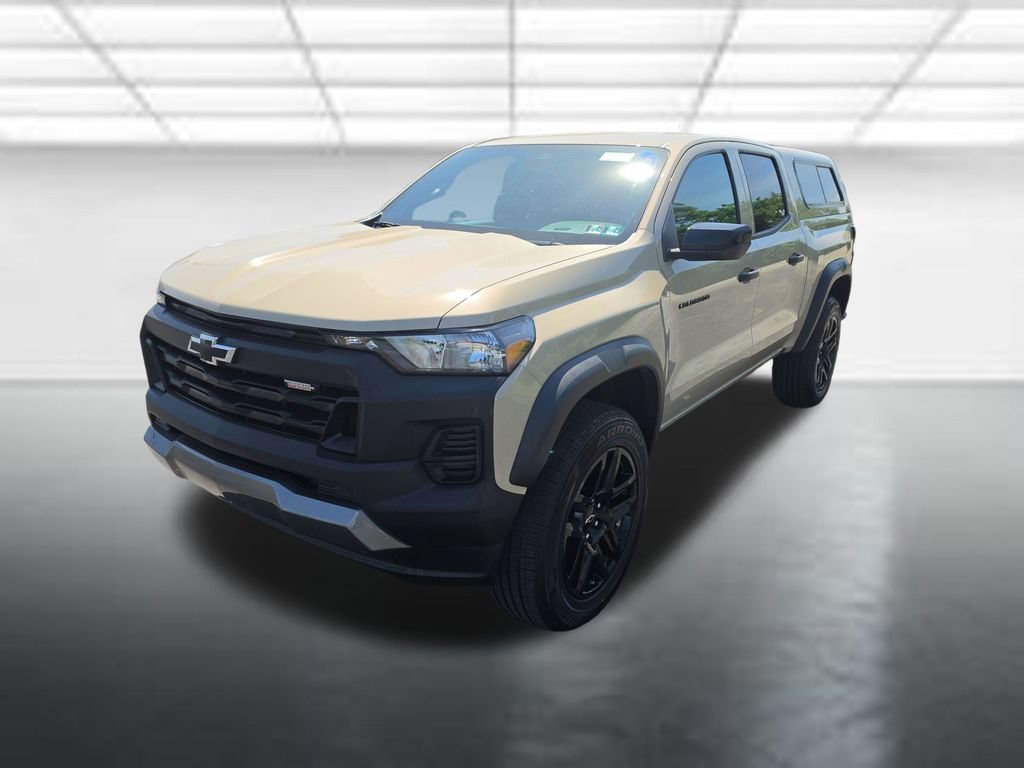 Used 2023 Chevrolet Colorado Trail Boss w/ Advanced Trailering Package AWD/4WD image 3