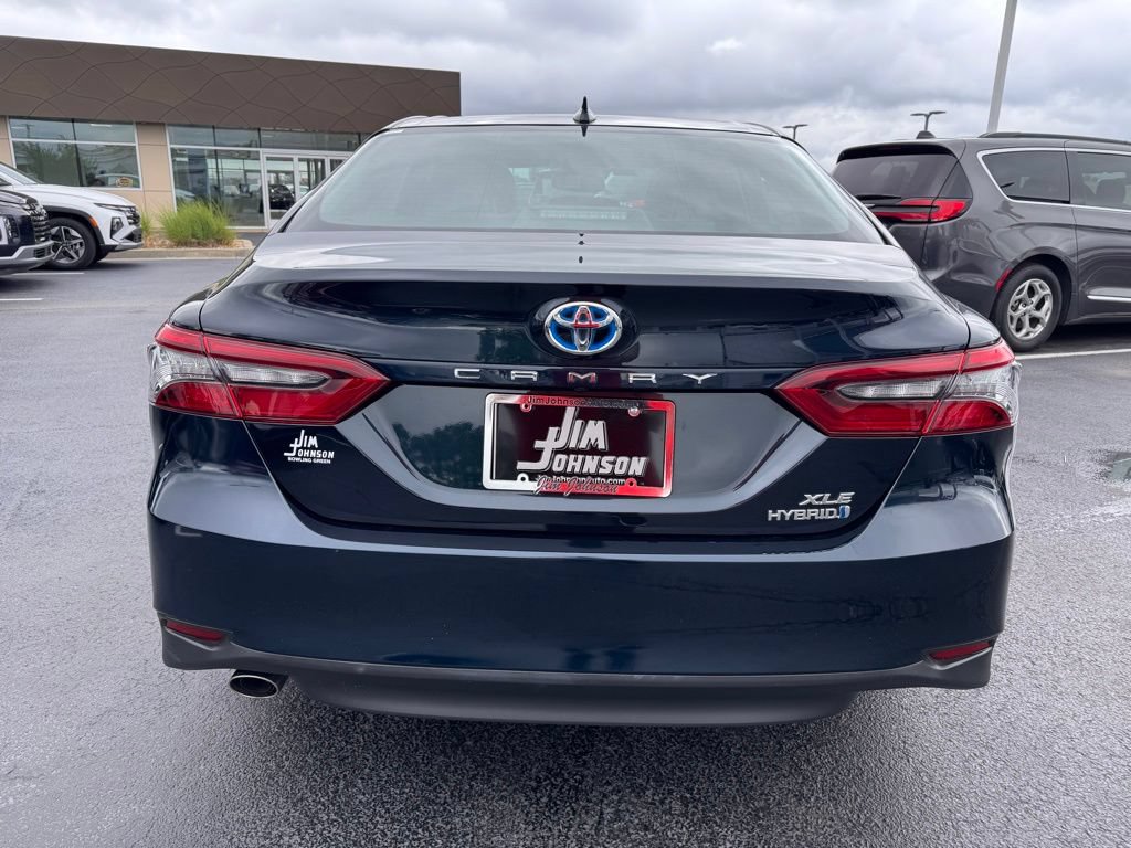 Used 2021 Toyota Camry XLE w/ Navigation Upgrade Package FWD image 4