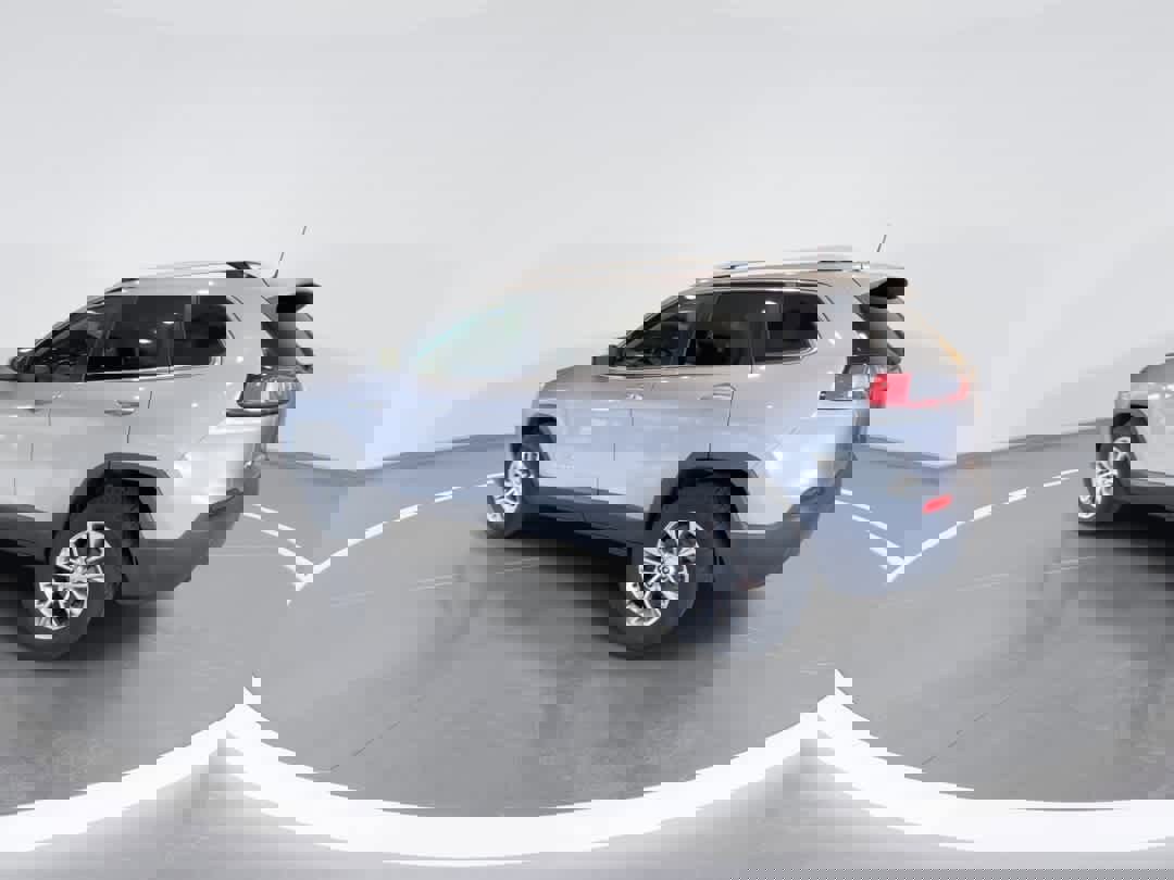 Used 2019 Jeep Cherokee Latitude Plus image 6