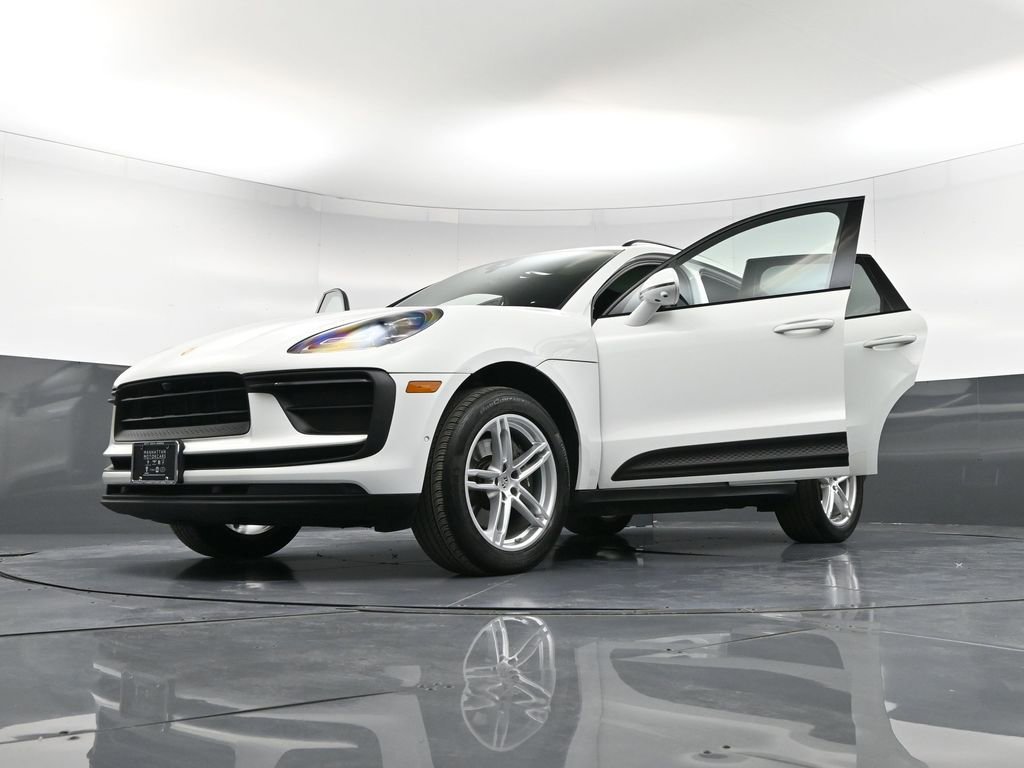 Certified 2022 Porsche Macan image 38