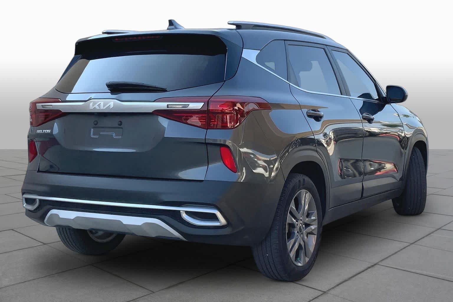 Used 2023 Kia Seltos S w/ Navigation Package FWD image 13