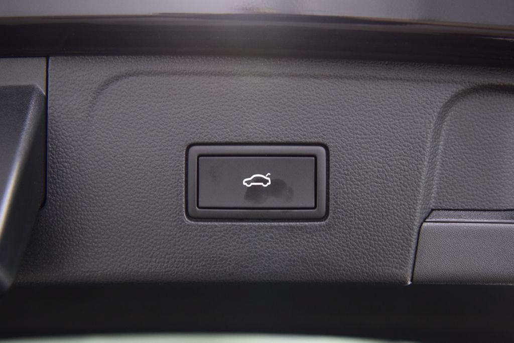 Used 2025 Volkswagen Atlas SEL AWD/4WD image 23