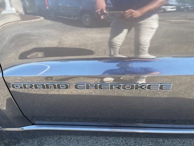 Used 2020 Jeep Grand Cherokee Overland image 11