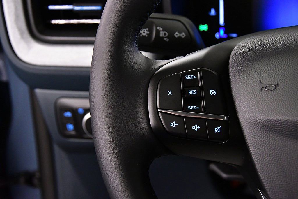 New 2025 Ford Maverick XLT w/ XLT Luxury Package FWD image 19