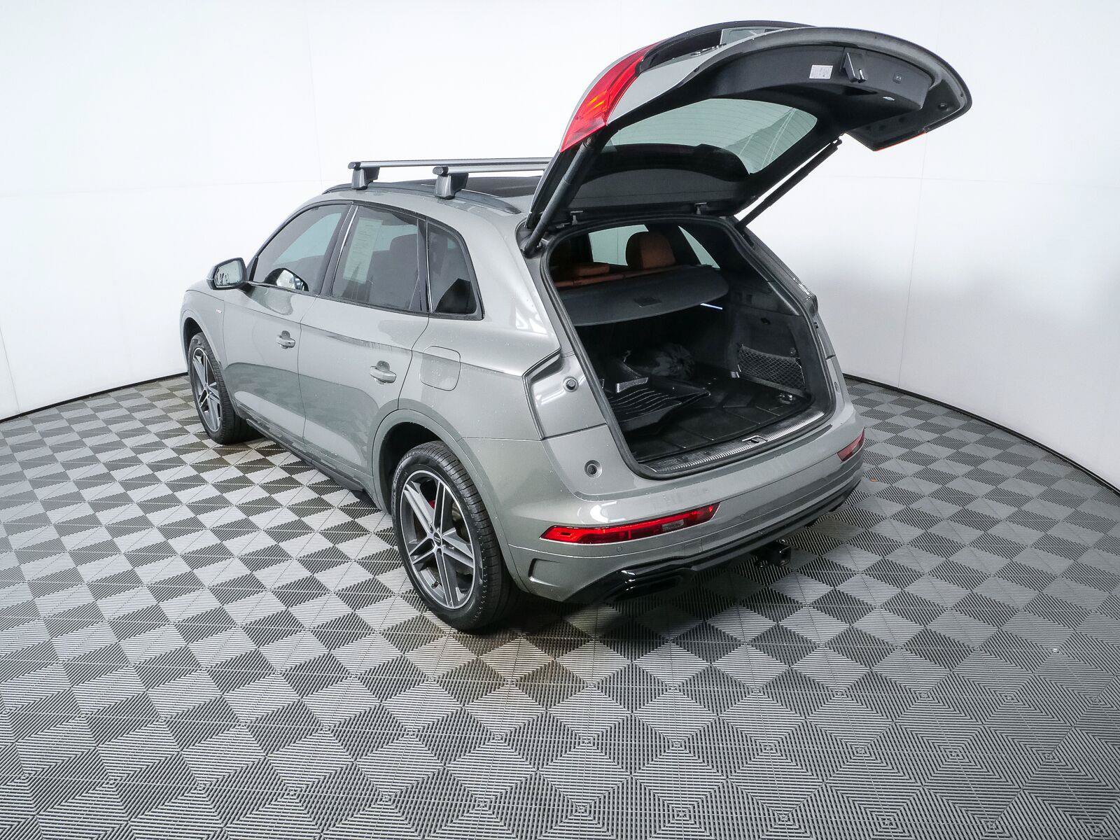 Used 2024 Audi Q5 e Premium Plus w/ Premium Plus Package AWD/4WD image 29